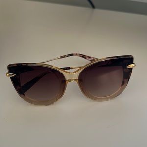 Keene Laveau Nylon. Color is Capri to Crystal 24K.